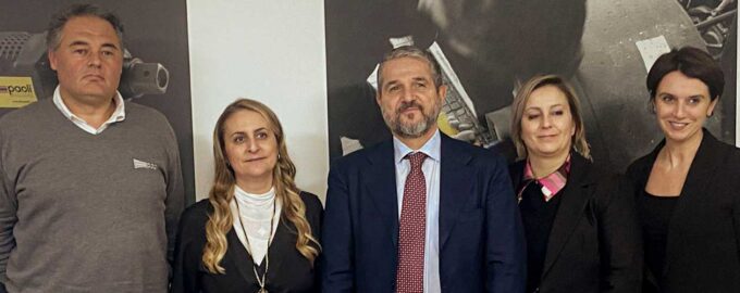 Foto di gruppo del board Dino Paoli con il Viceministro Valentini