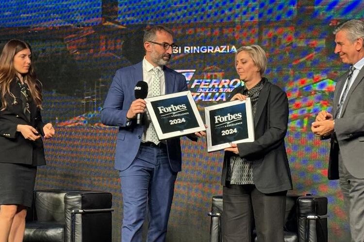 Dino Paoli riceve il premio Forbes Italian Excellence